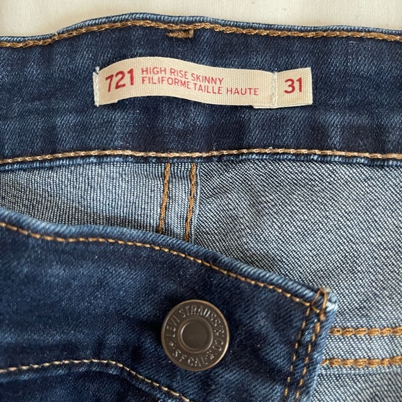 Levi’s dark wash high rise skinny jeans. Size:31 - Picture 3 of 3